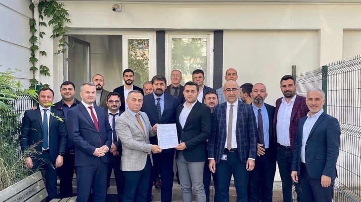 BAŞKAN HARUN KOPUZ VE YÖNETİMİ MAZBATAYI ALDI
